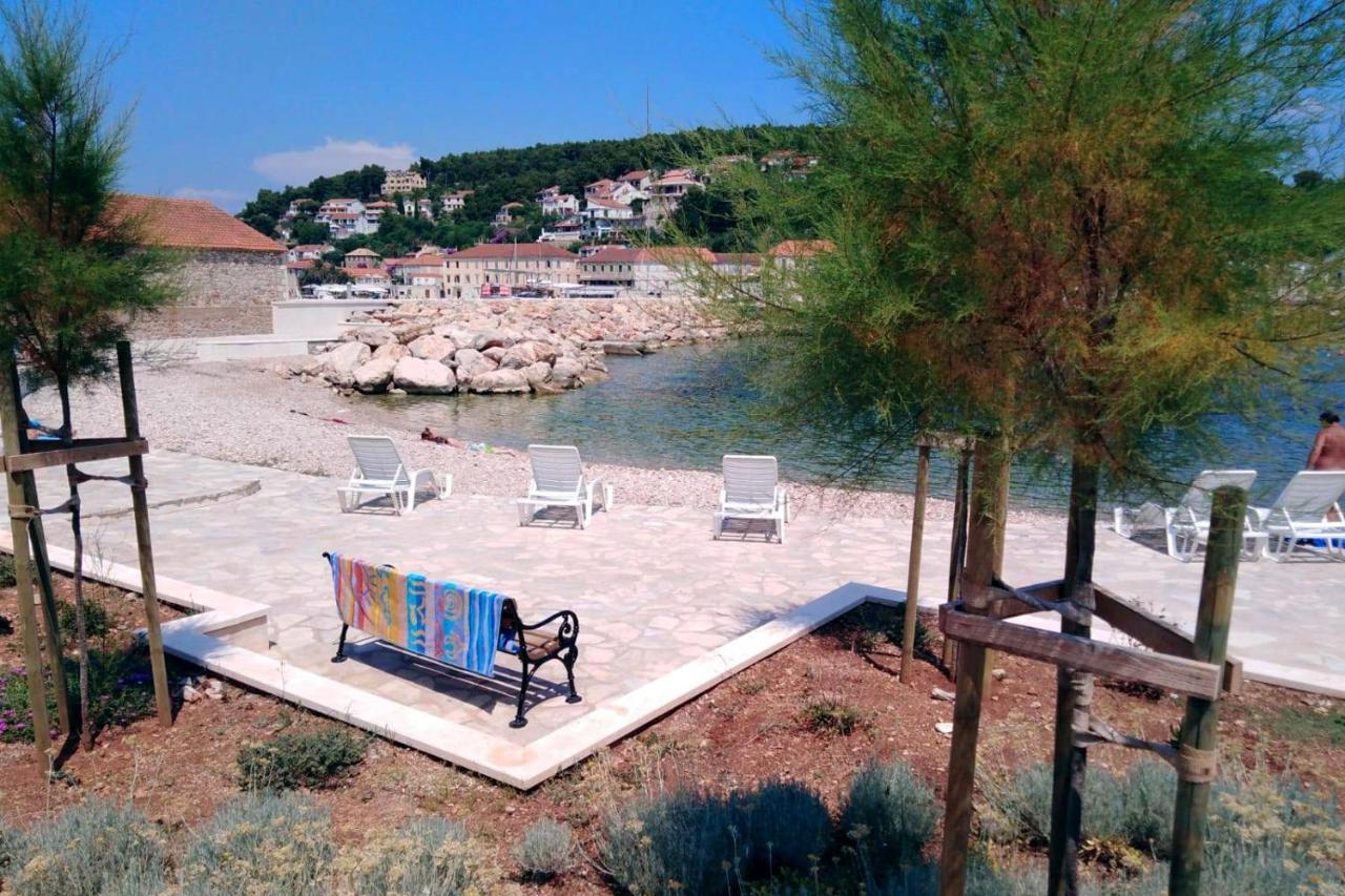 Apartments With A Parking Space Jelsa, Hvar - 8746 Jelsa  Buitenkant foto